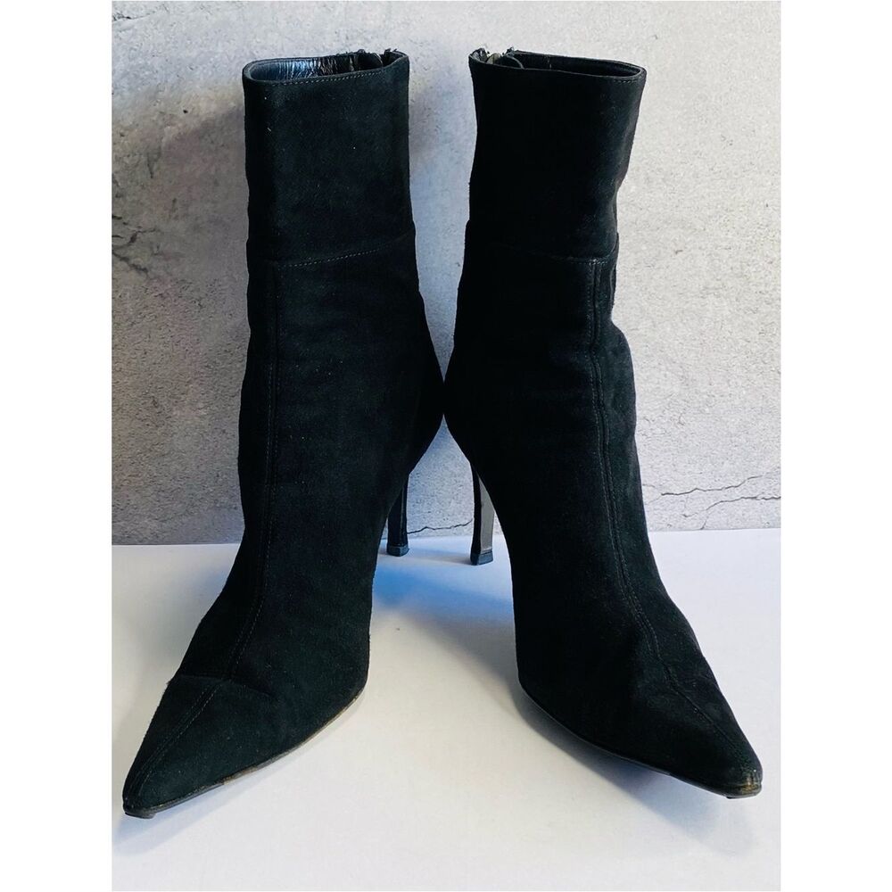 GUCCI MID CALF SUEDE POITED TOE BACK
ZIP ANKLE BOOTS Authentic